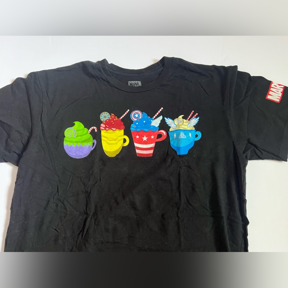 Marvel cupcake t-shirt. Women’s large. black t-shirt.